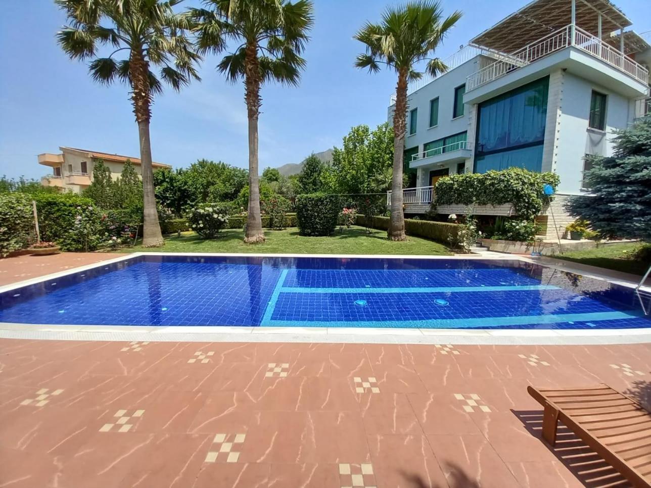 Family Beach Swimming Pool Villa Luanit Trajas エクステリア 写真